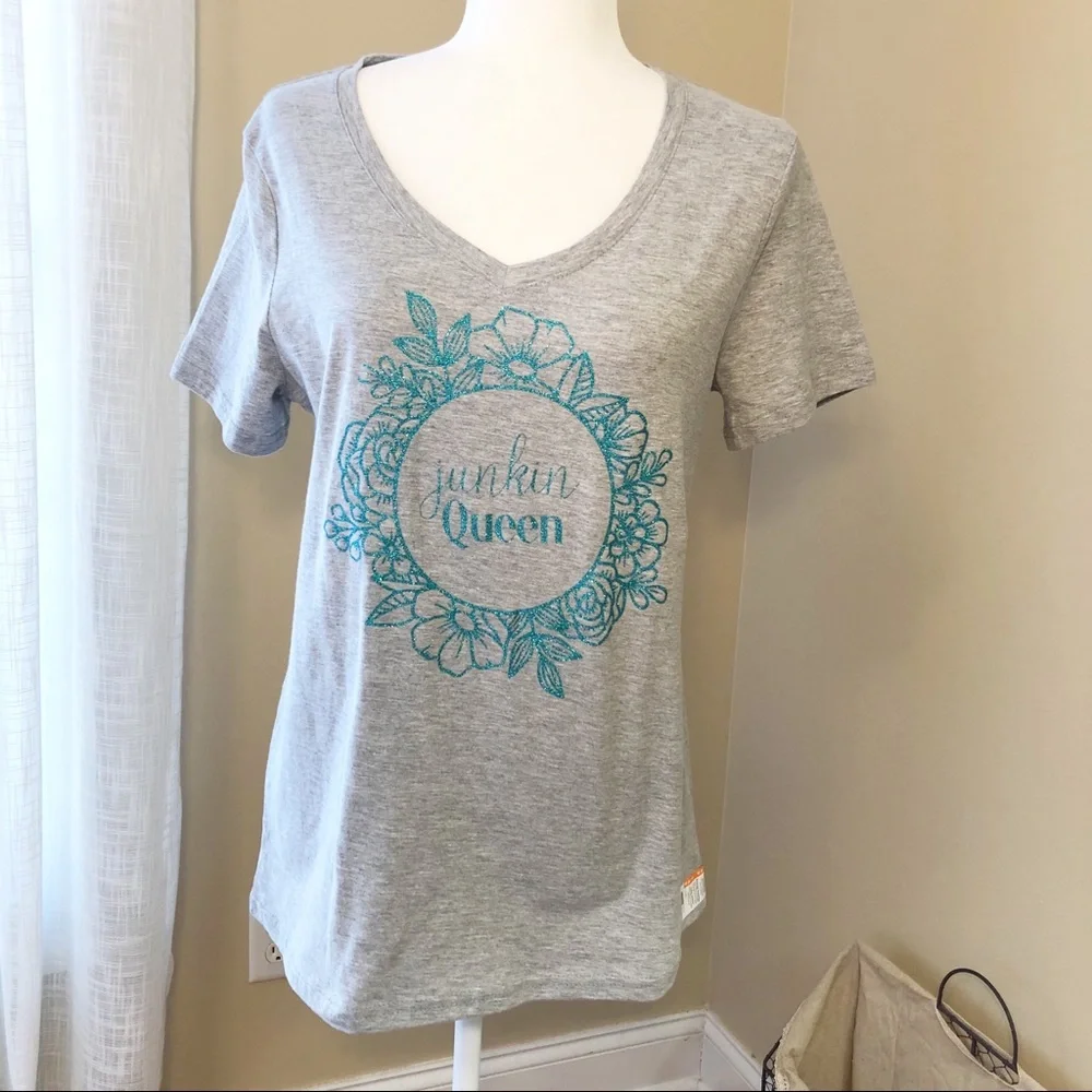Junkin’ Queen Glitter Graphic Tee NWT - Med (8-10)